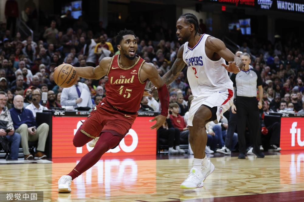 通过与莱奥 通过与莱奥