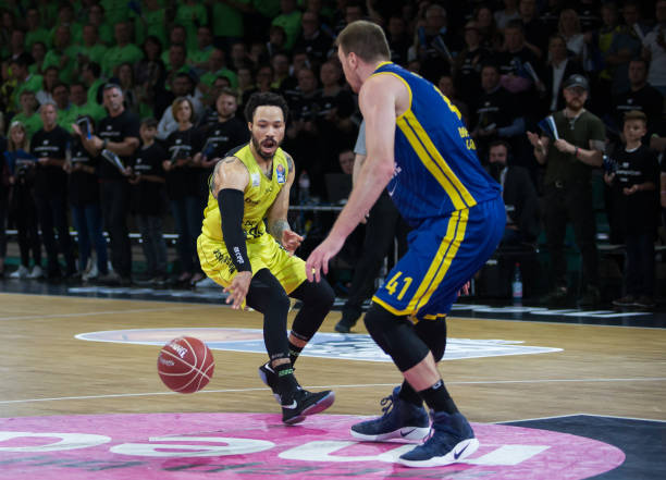 脸色铁青 脸色铁青